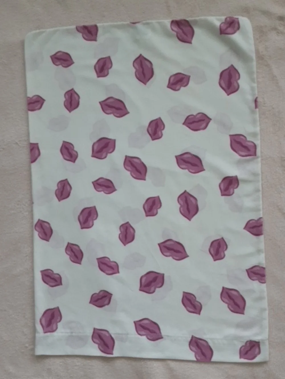 Vintage SPRINGS Fuscia Hot Pink Lips Kisses Twin sheet set NWOT